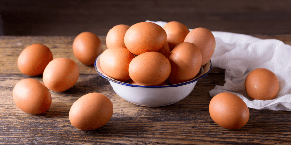 uova su una tavola_Cucina di Sicilia